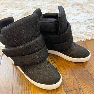 Gorgeous Shimmer Cape Robbin Wedge Sneaker- Future Glamour ✨✨✨